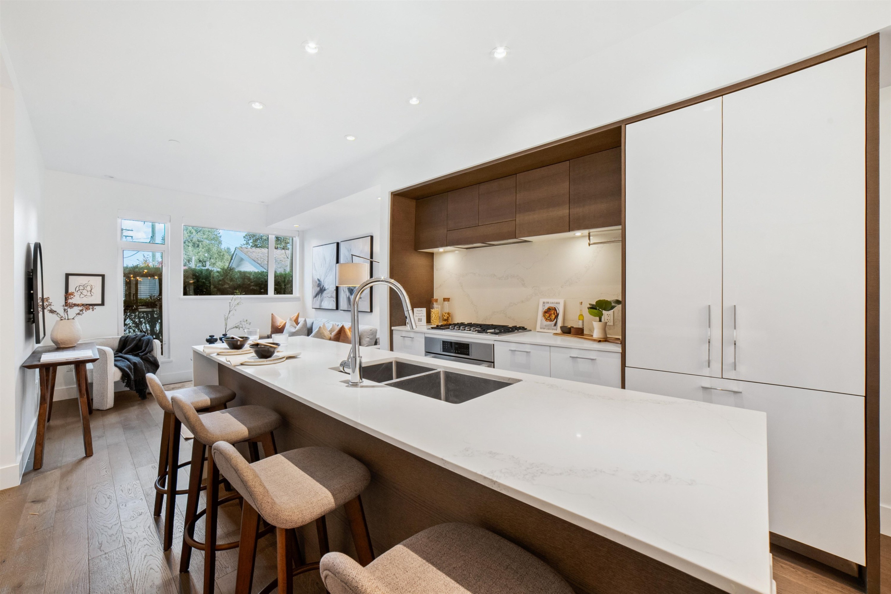 7458 Granville Street, Vancouver, BC