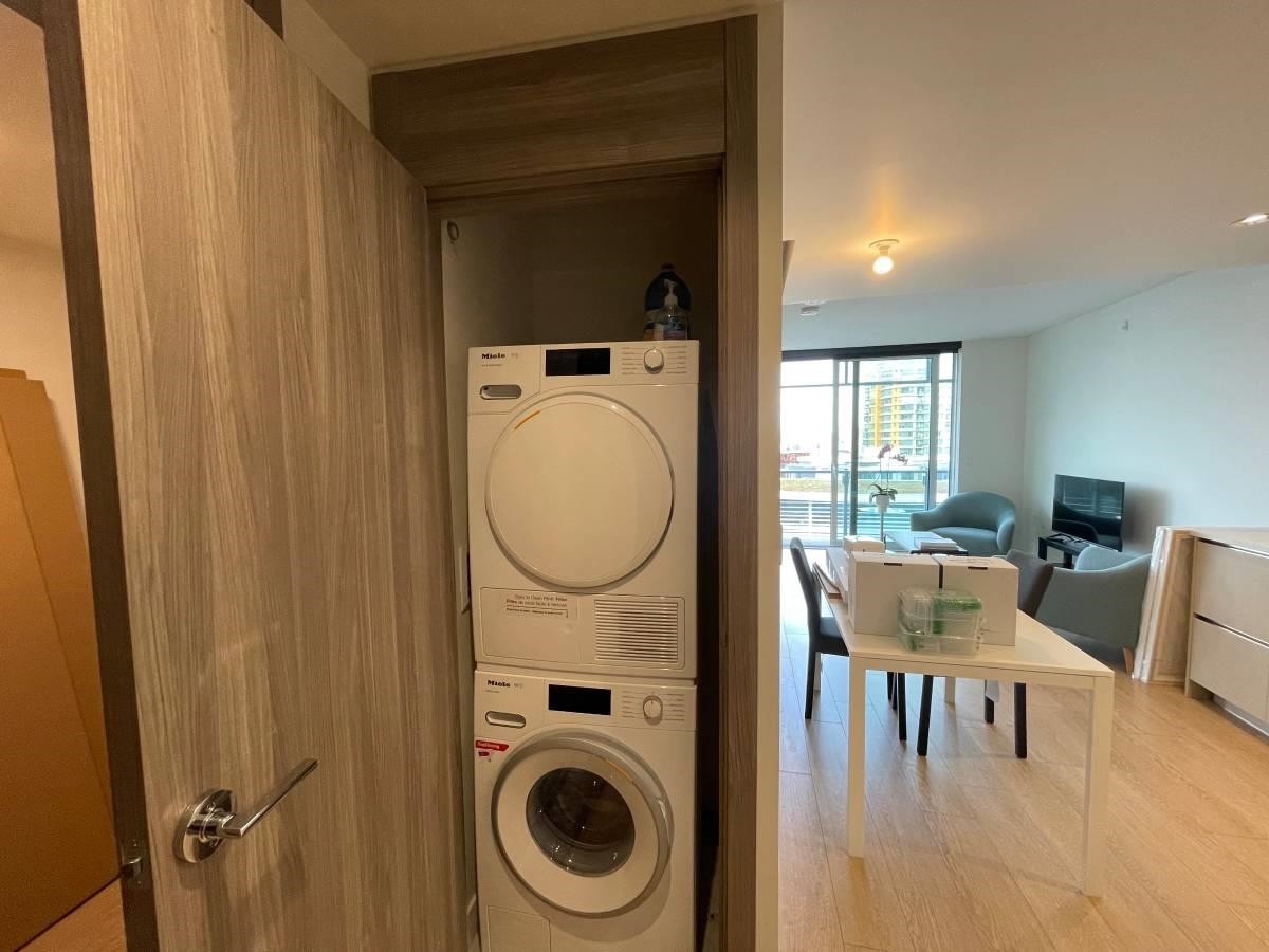 2010-89 Nelson Street, Vancouver, BC