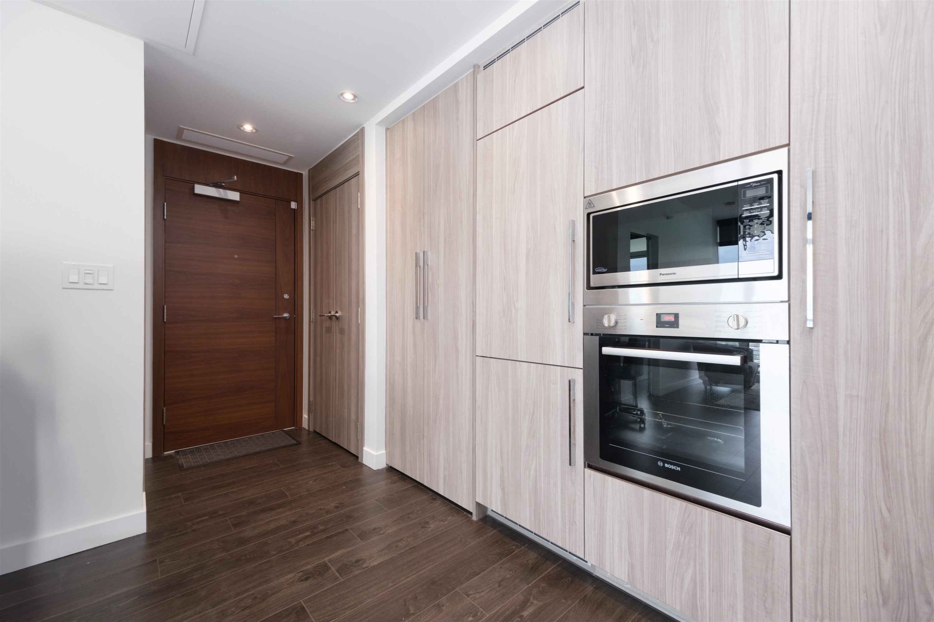 4806-4730 Lougheed Highway, Burnaby, BC