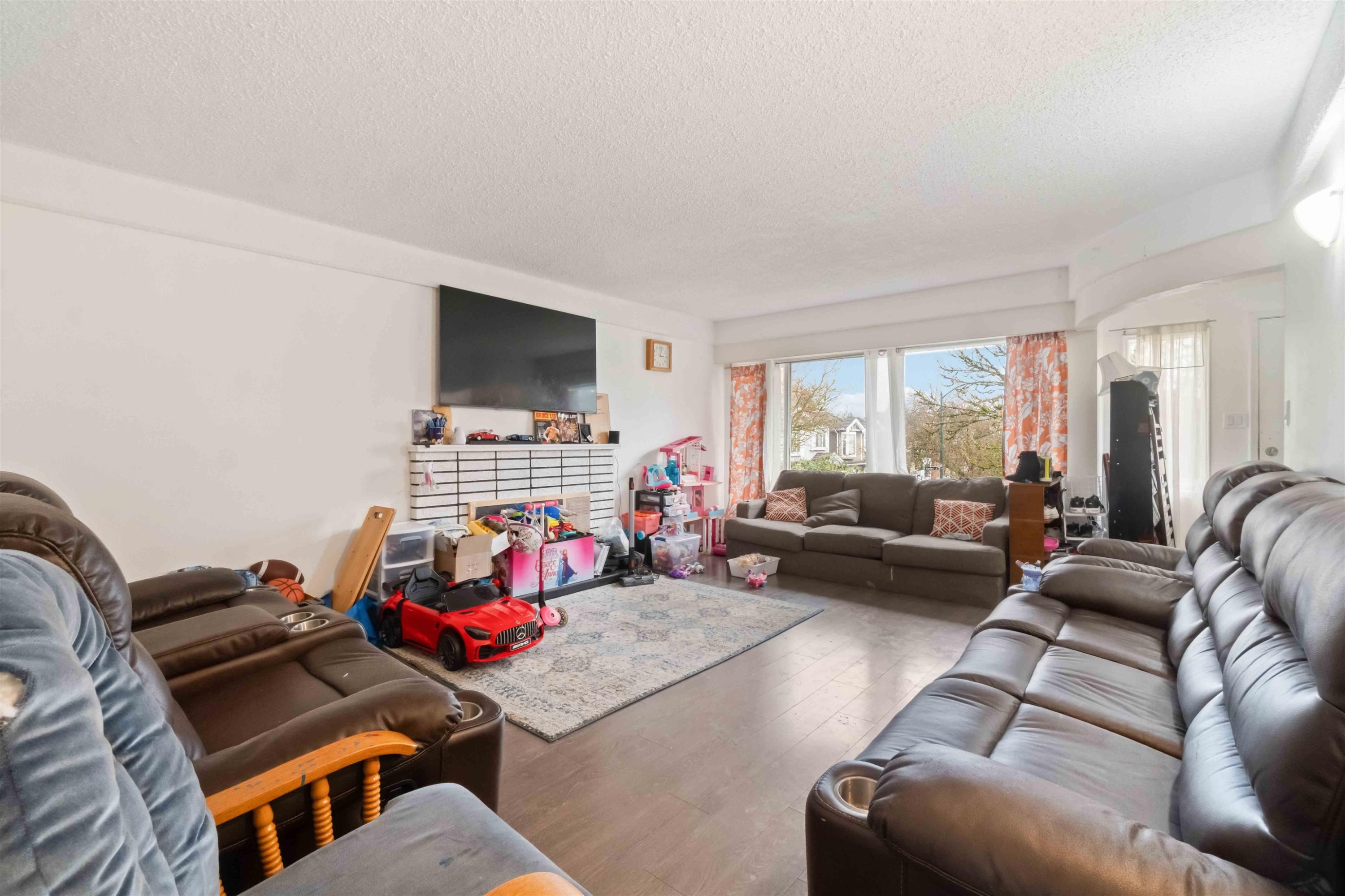 5735 Earles Street, Vancouver, BC