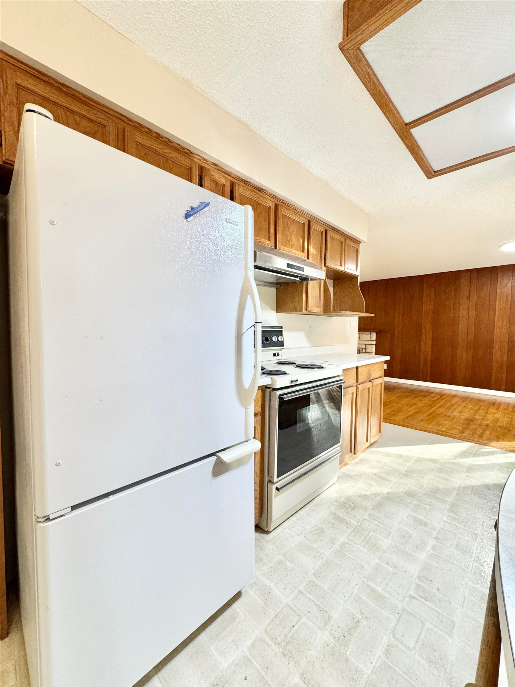 Upper-901 52A Street, Delta, BC