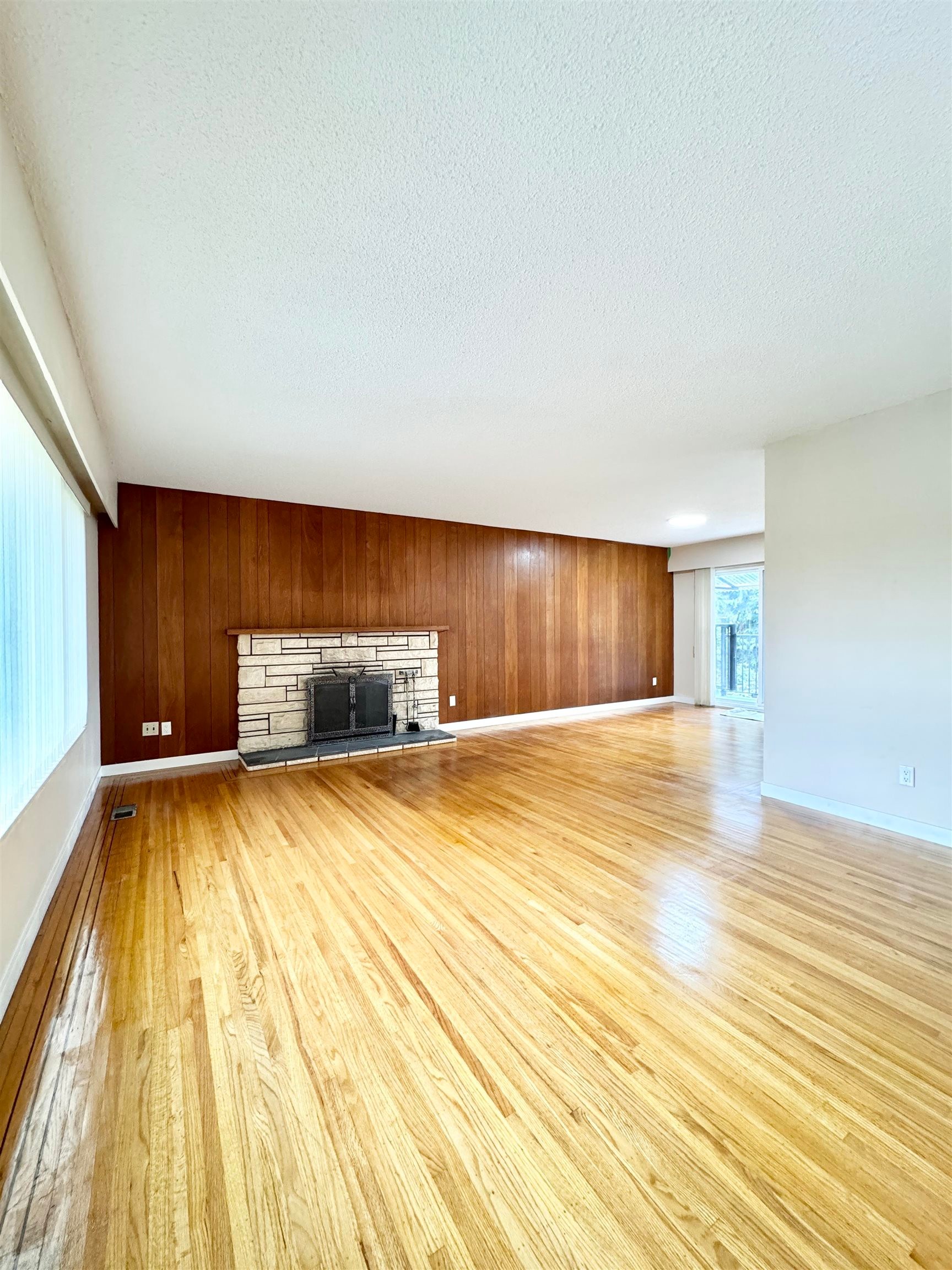 Upper-901 52A Street, Delta, BC