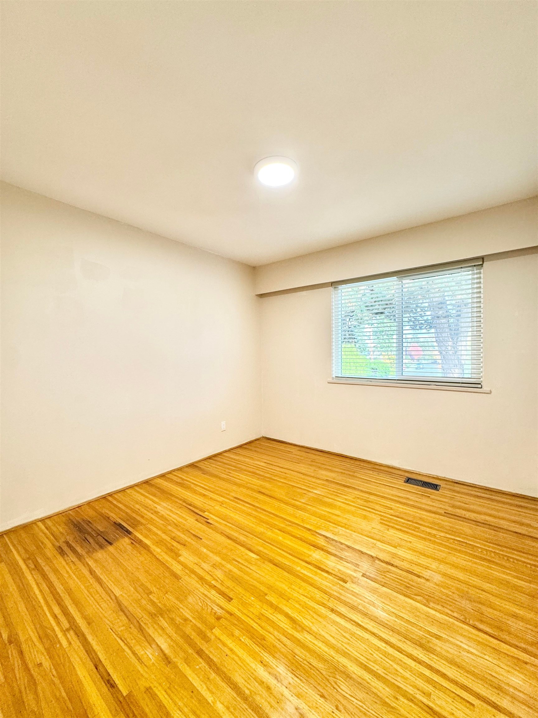 Upper-901 52A Street, Delta, BC