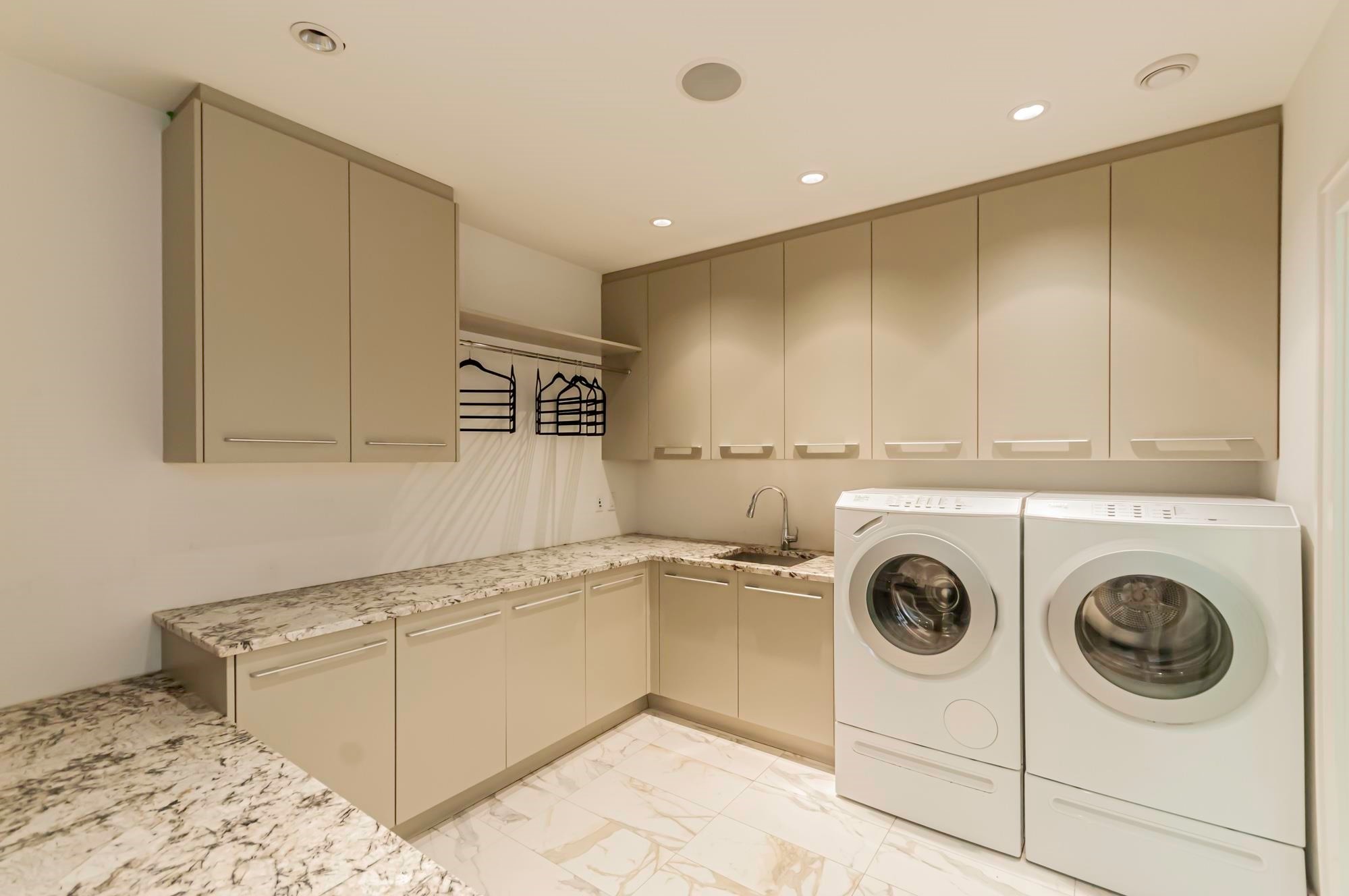 3875 36Th Avenue W, Vancouver, BC