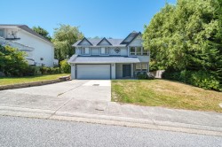 5833 Heron Place Sechelt, BC V7Z 0R3
