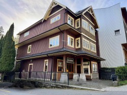 475 Bowen Island Trunk Road Bowen Island, BC V0N 1G2