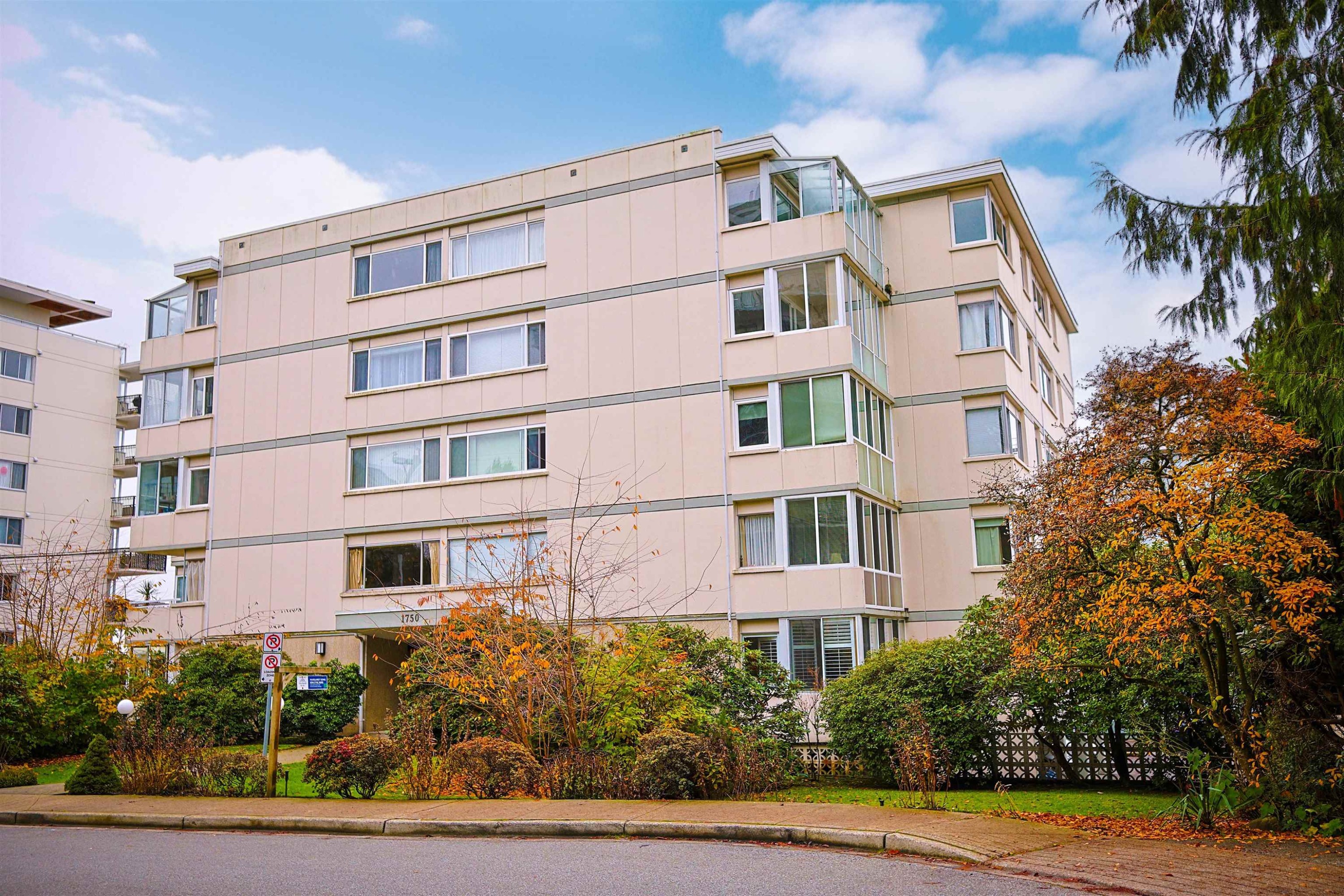 502-1750 Esquimalt Avenue, West Vancouver, BC