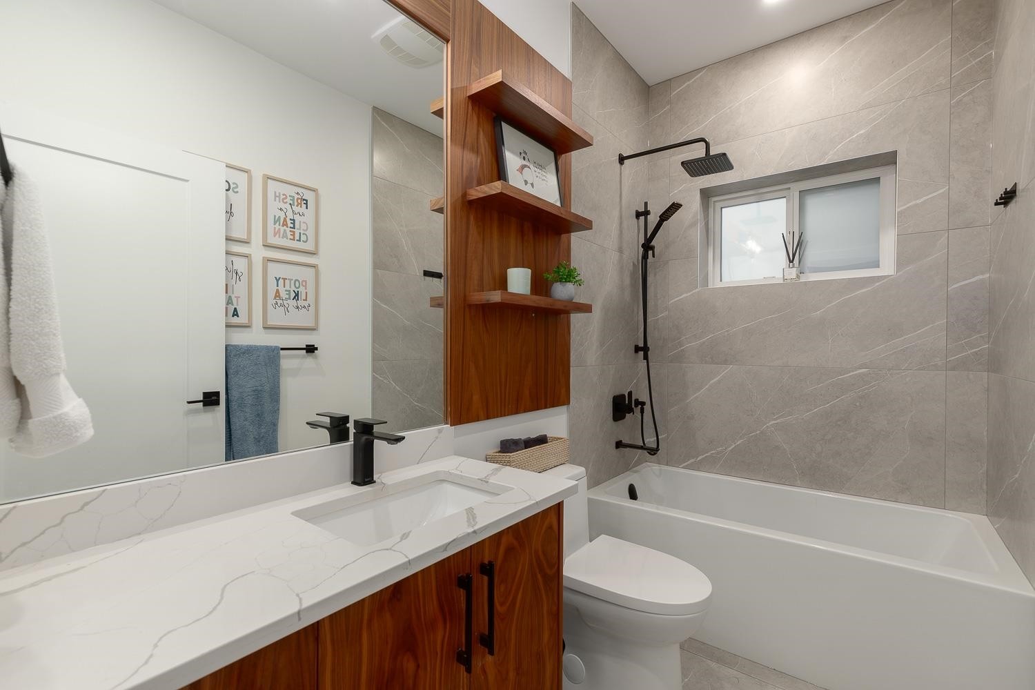 959 13Th Avenue E, Vancouver, BC