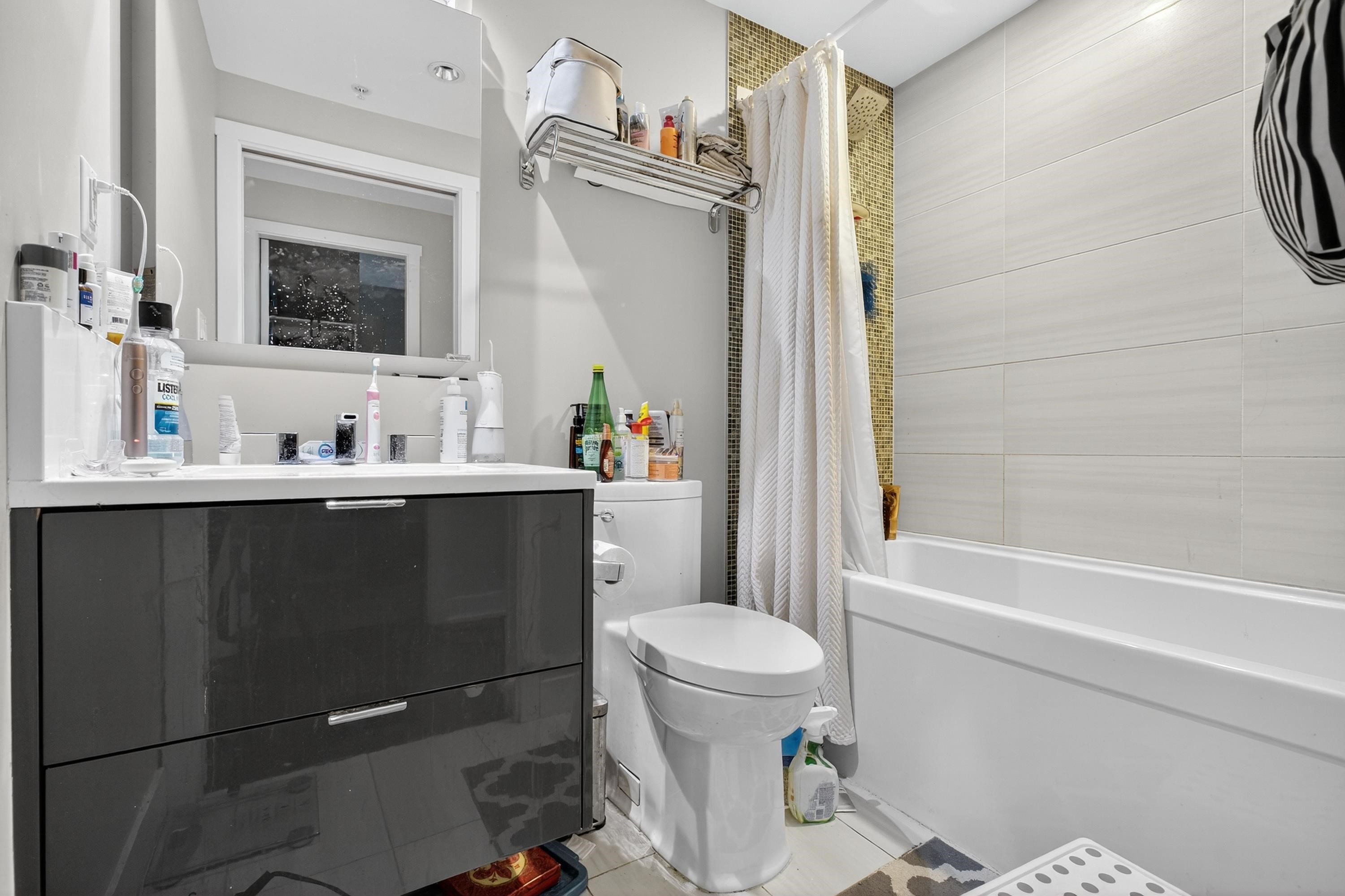 210-1777 7Th Avenue W, Vancouver, BC