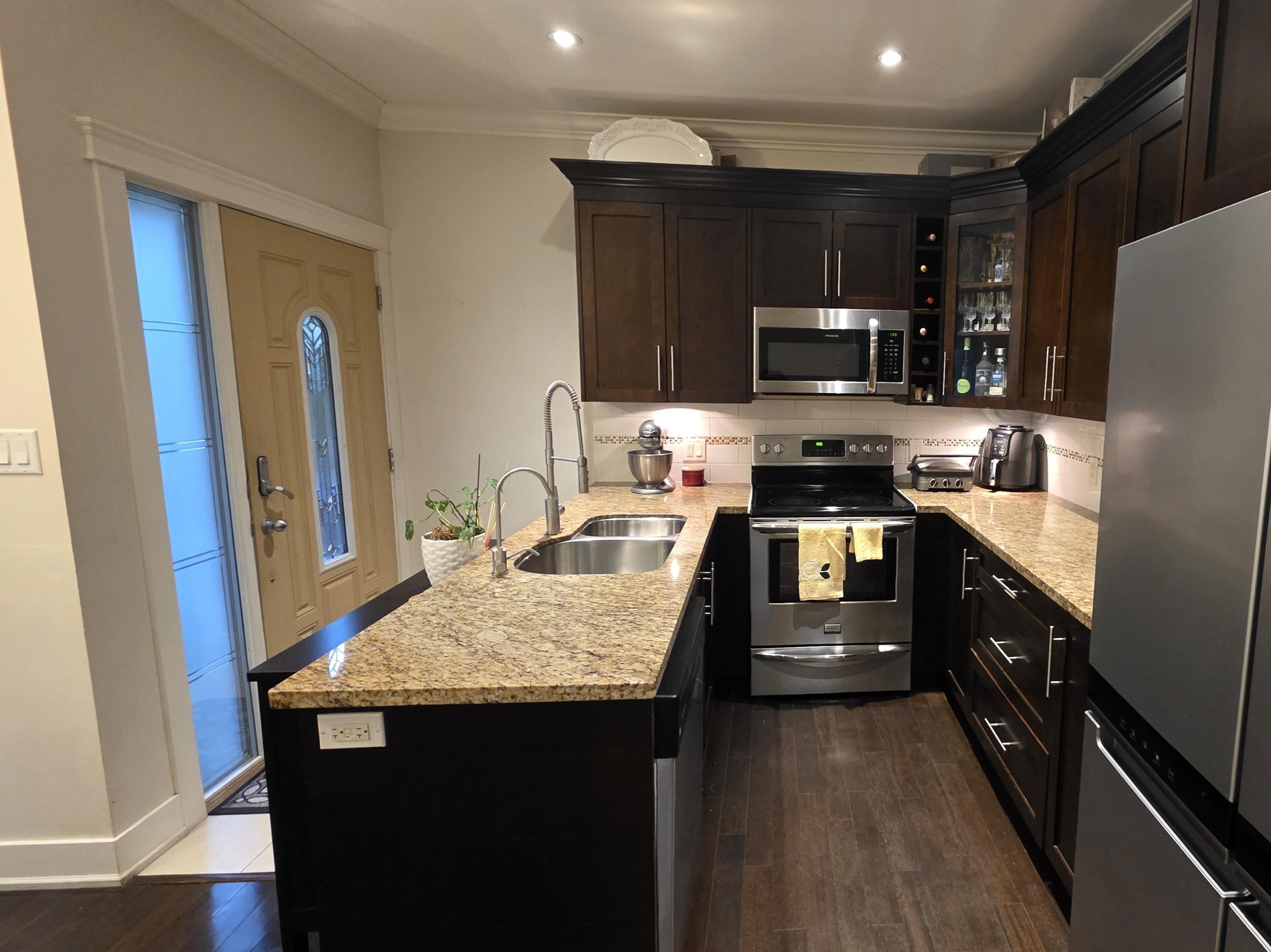 665 15Th Street W, North Vancouver, BC