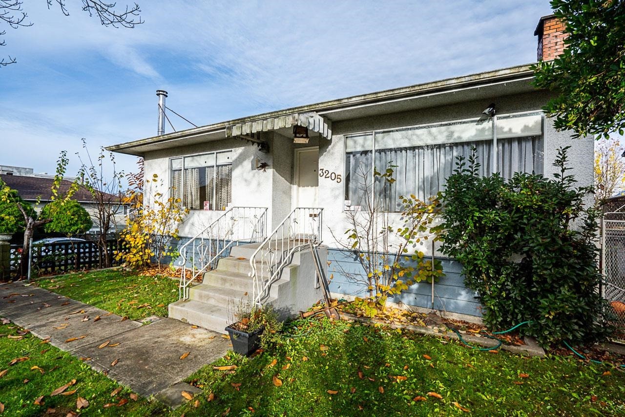 3205 3Rd Avenue E, Vancouver, BC