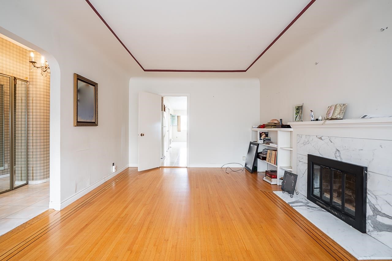 3205 3Rd Avenue E, Vancouver, BC