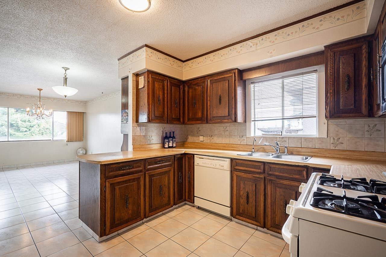 3205 3Rd Avenue E, Vancouver, BC