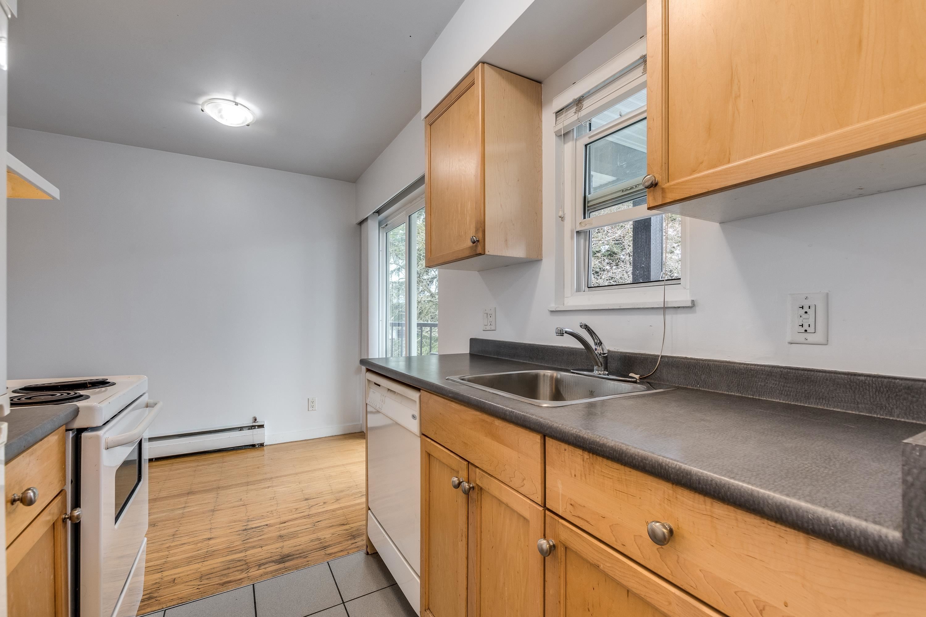 303-1985 W 8Th Avenue, Vancouver, BC