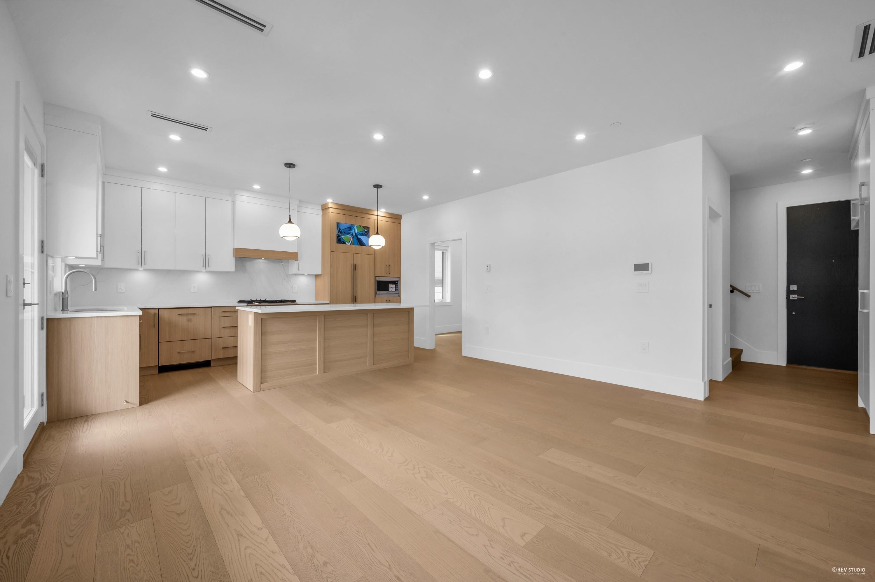 3673 48Th Avenue E, Vancouver, BC