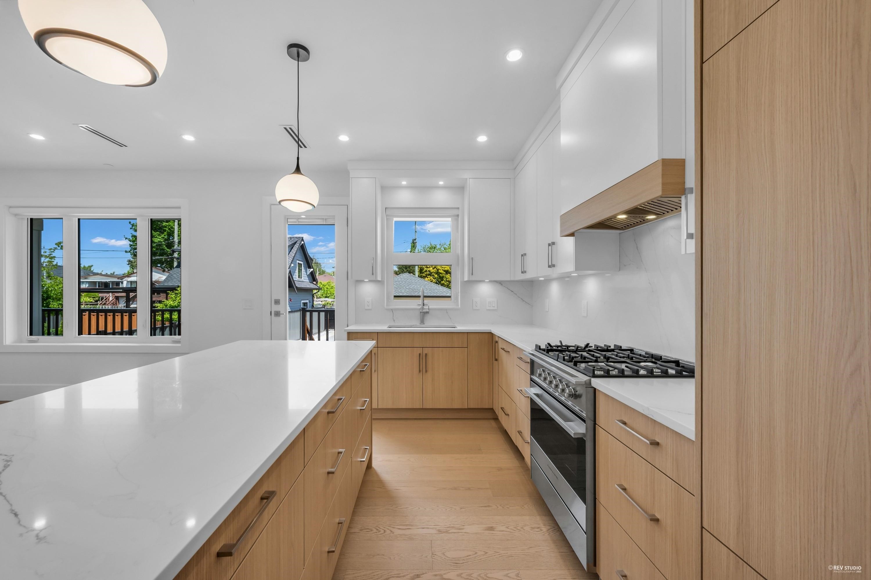 3673 48Th Avenue E, Vancouver, BC