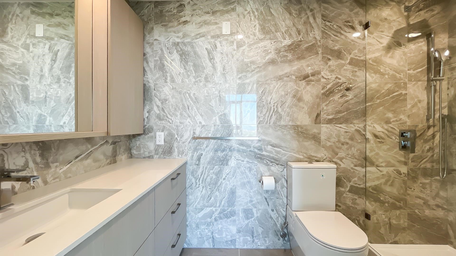 2406-6468 Willingdon Avenue, Burnaby, BC