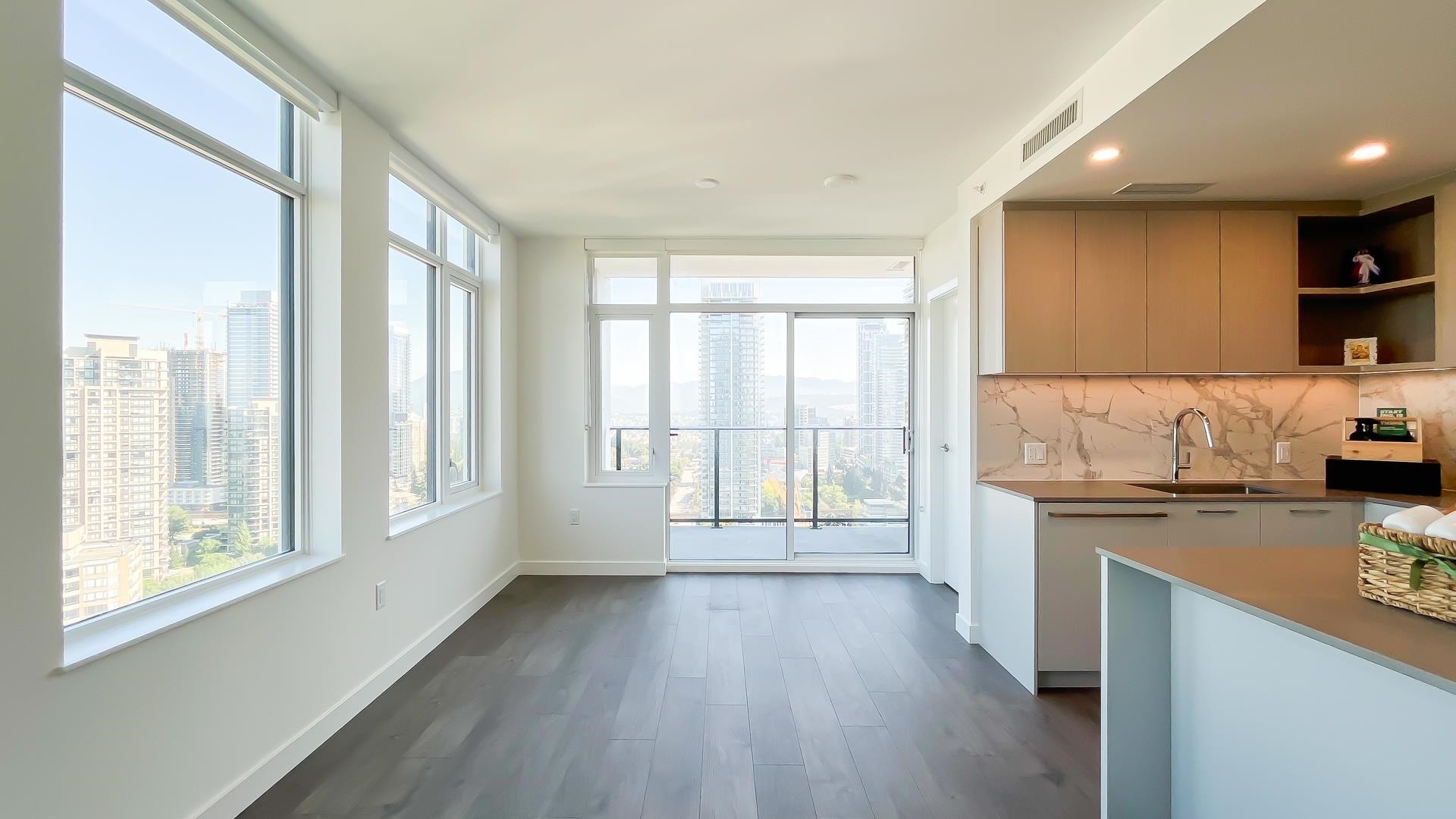 2406-6468 Willingdon Avenue, Burnaby, BC