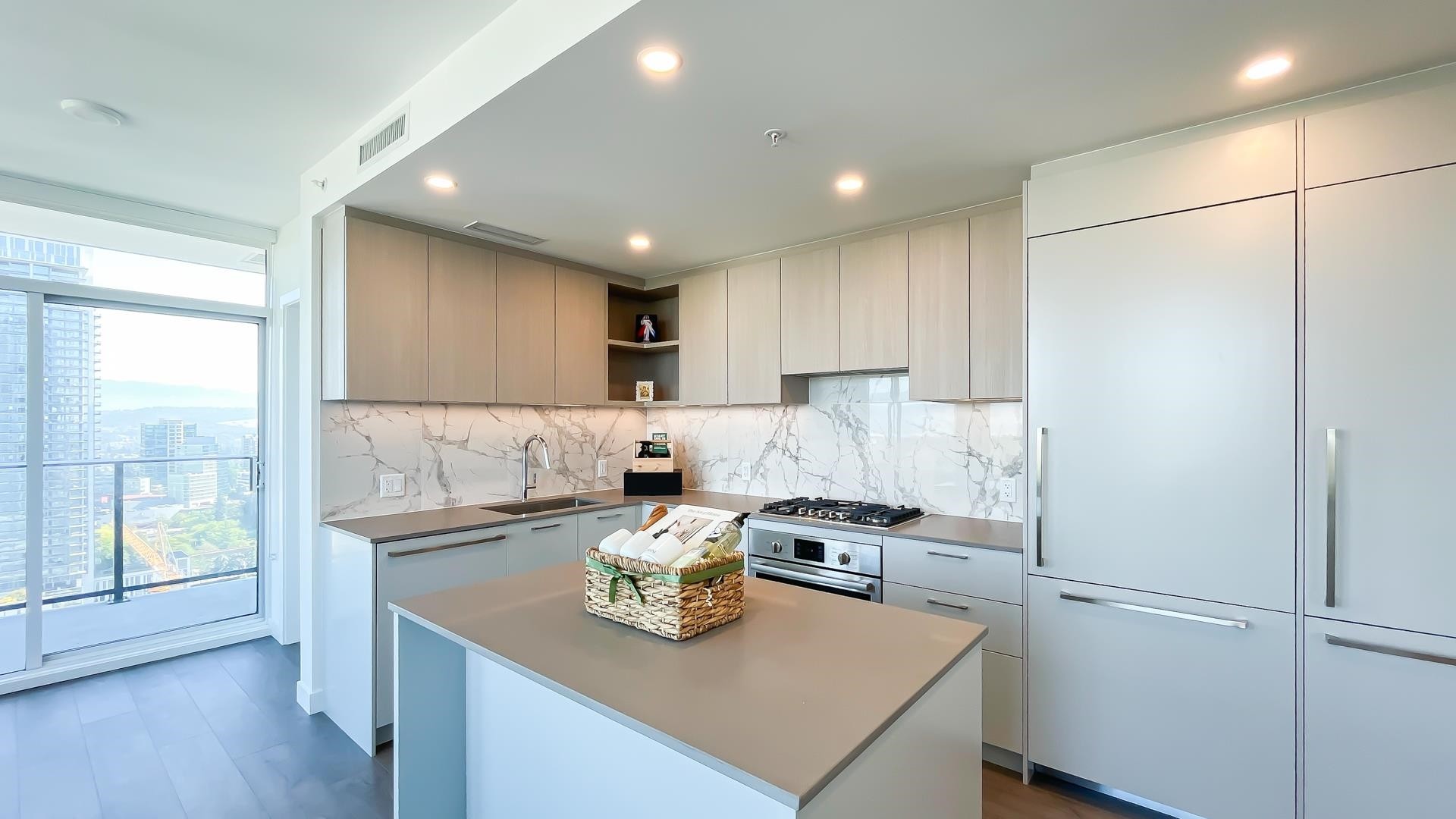 2406-6468 Willingdon Avenue, Burnaby, BC