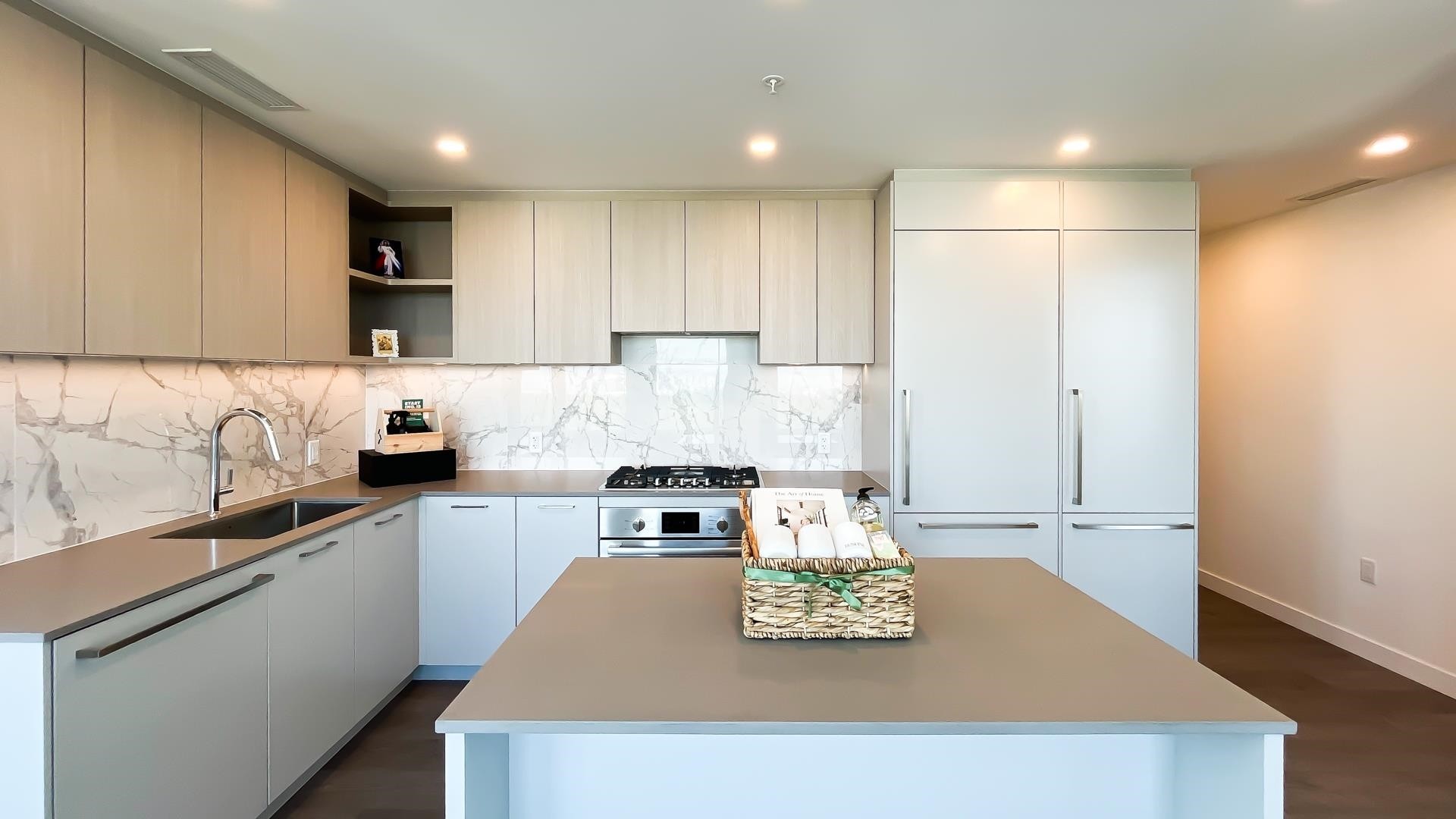 2406-6468 Willingdon Avenue, Burnaby, BC