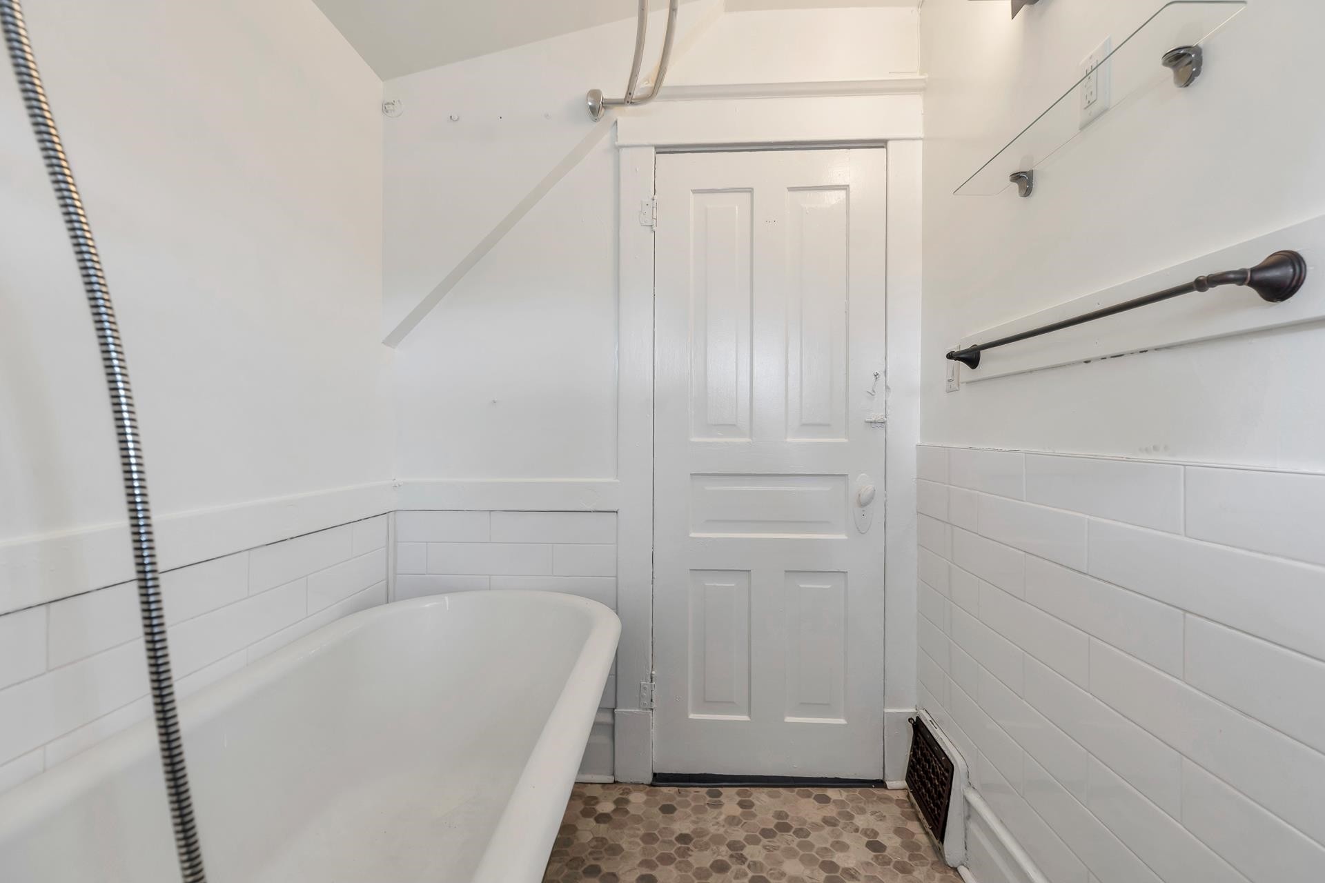 1836 1St Avenue E, Vancouver, BC