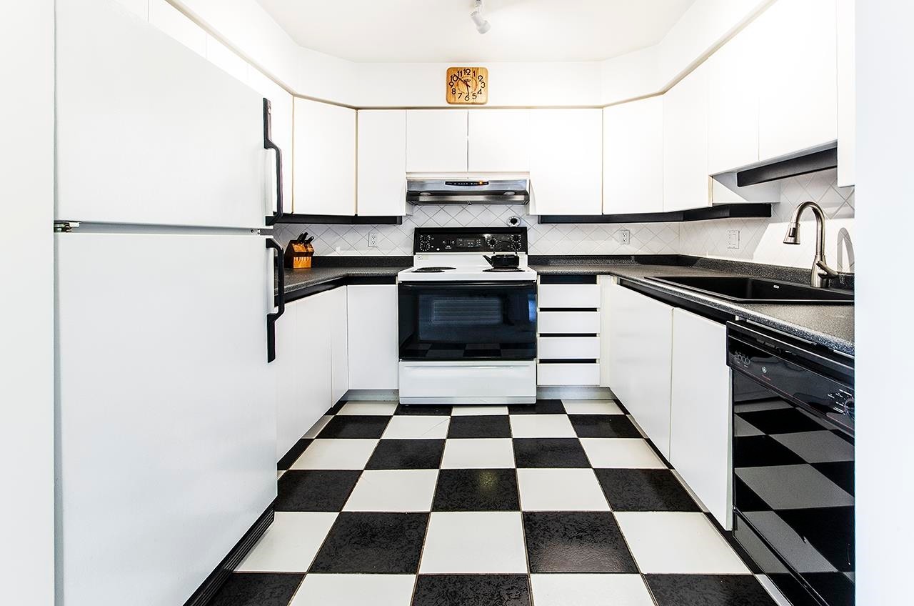 206-1085 17Th Street W, North Vancouver, BC