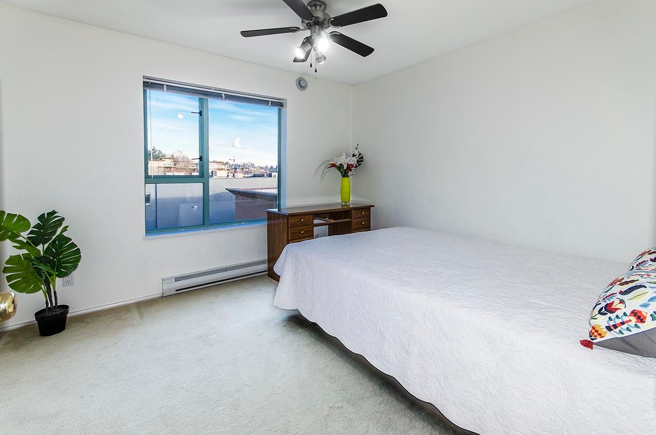 206-1085 17Th Street W, North Vancouver, BC