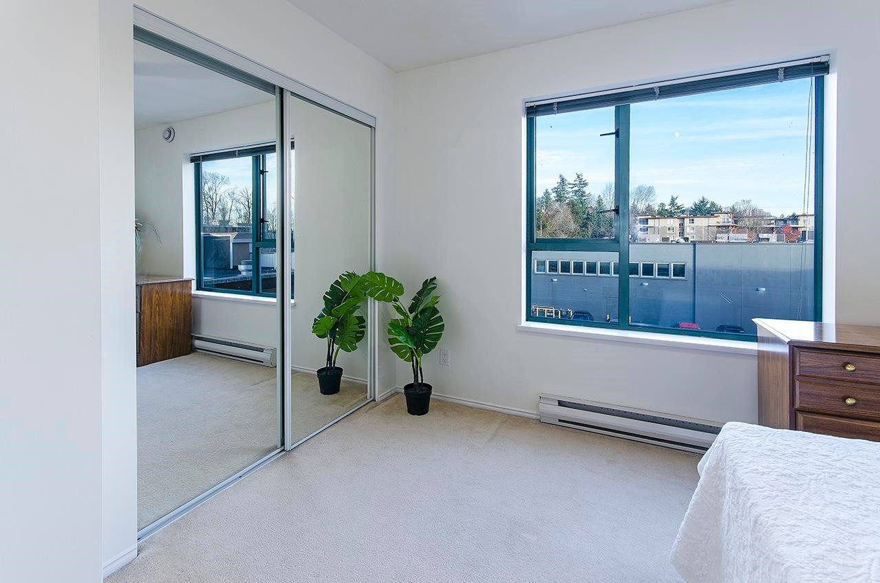 206-1085 17Th Street W, North Vancouver, BC