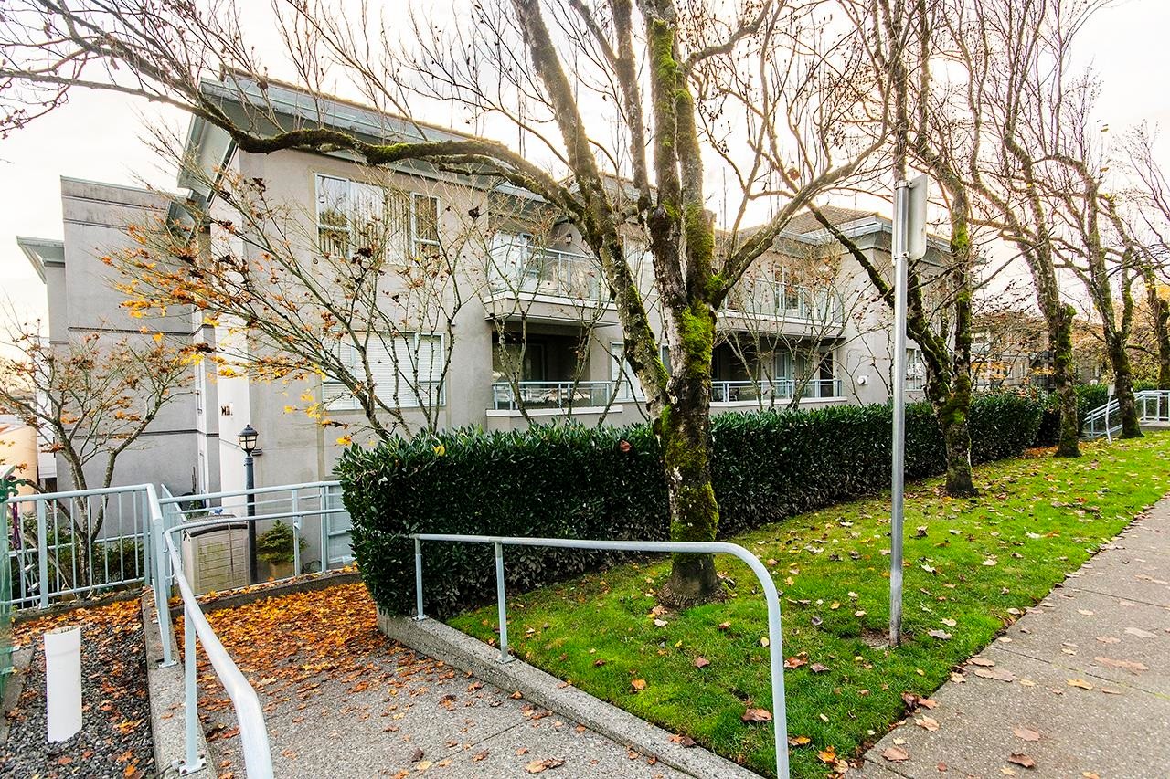 206-1085 17Th Street W, North Vancouver, BC