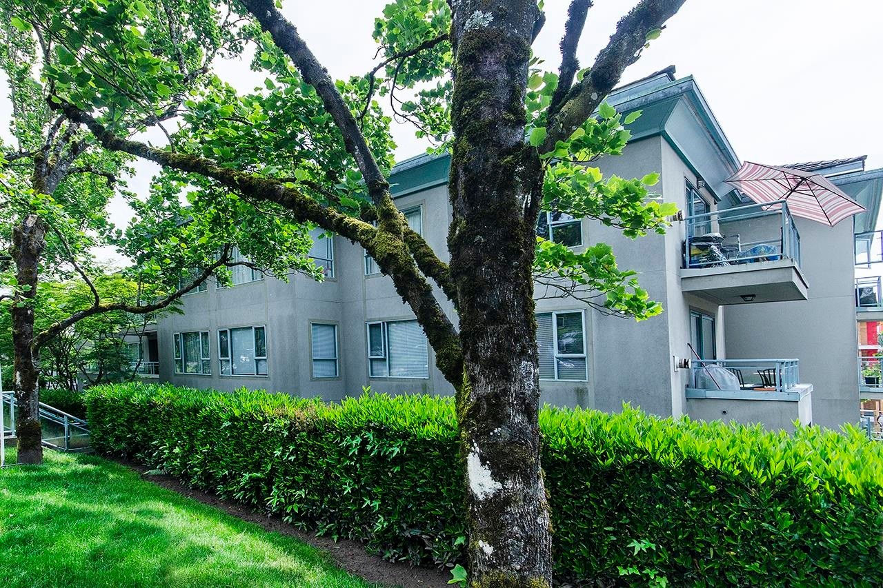 206-1085 17Th Street W, North Vancouver, BC