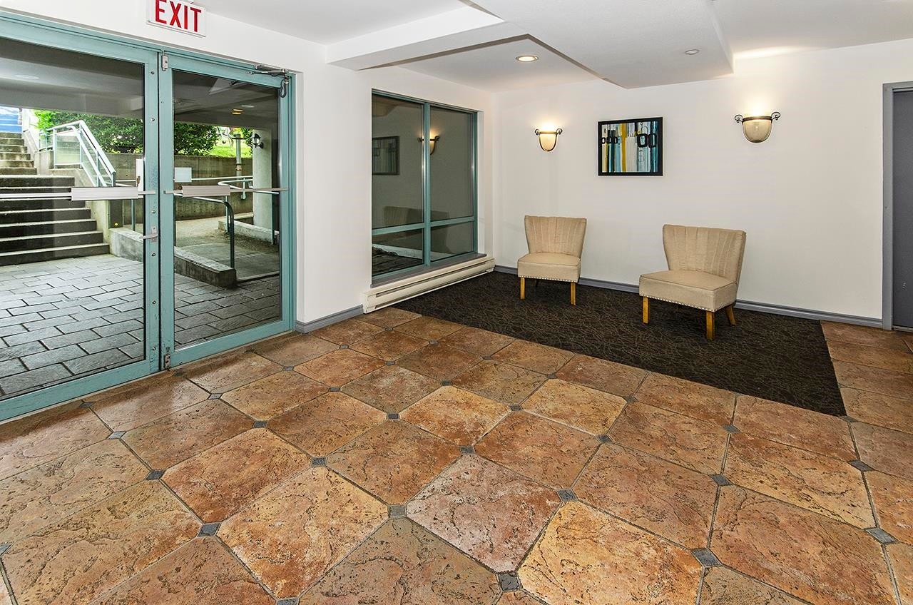 206-1085 17Th Street W, North Vancouver, BC