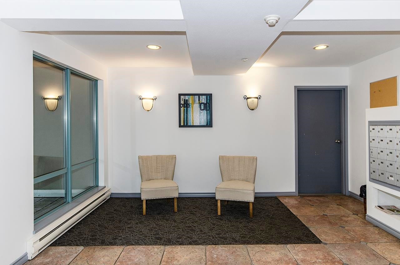 206-1085 17Th Street W, North Vancouver, BC