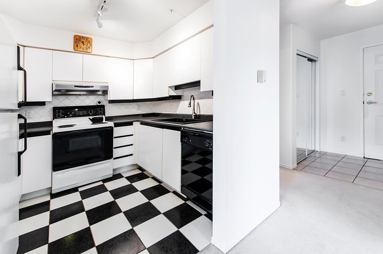 206-1085 17Th Street W, North Vancouver, BC