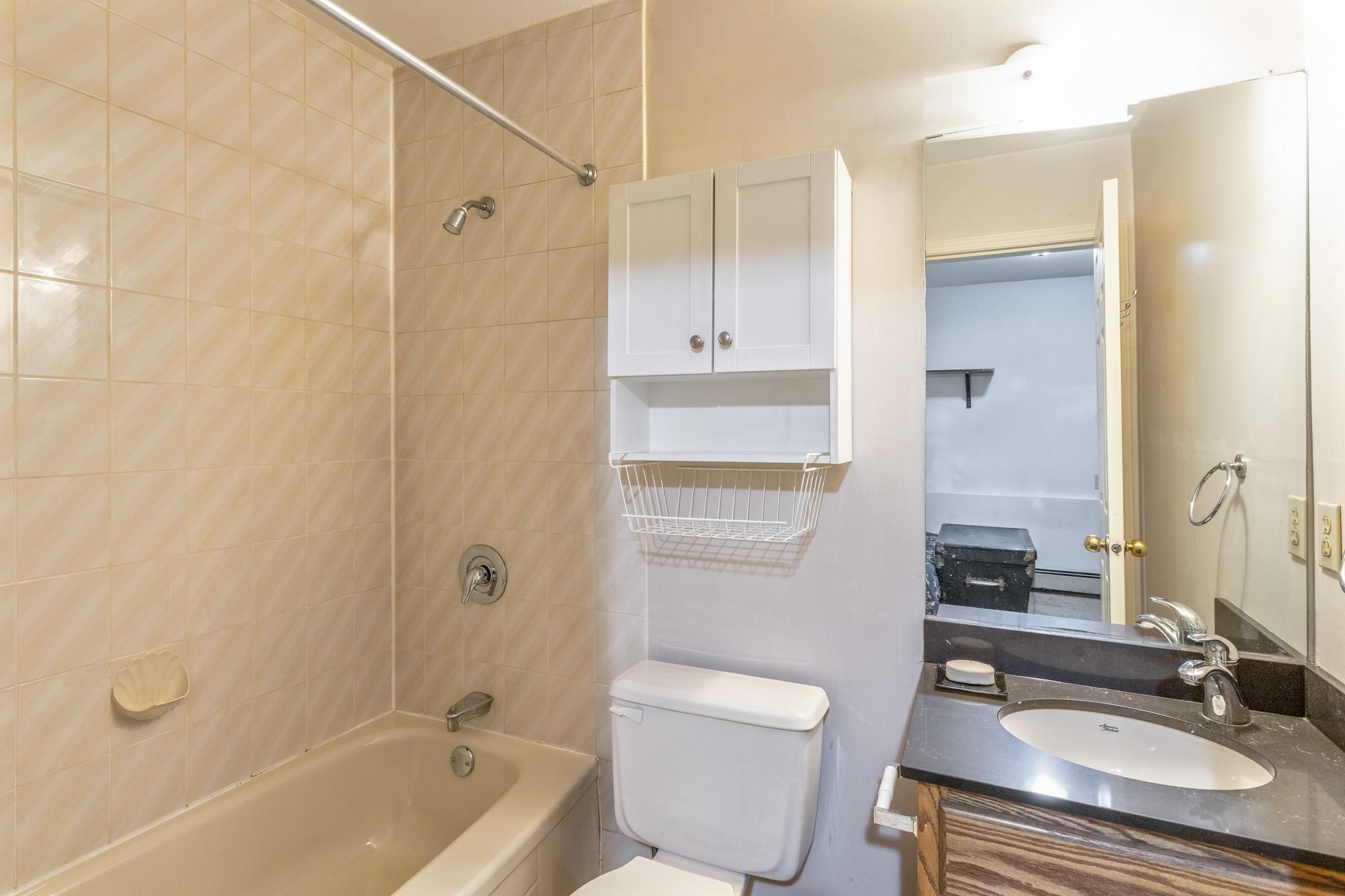 2586 8Th Avenue W, Vancouver, BC