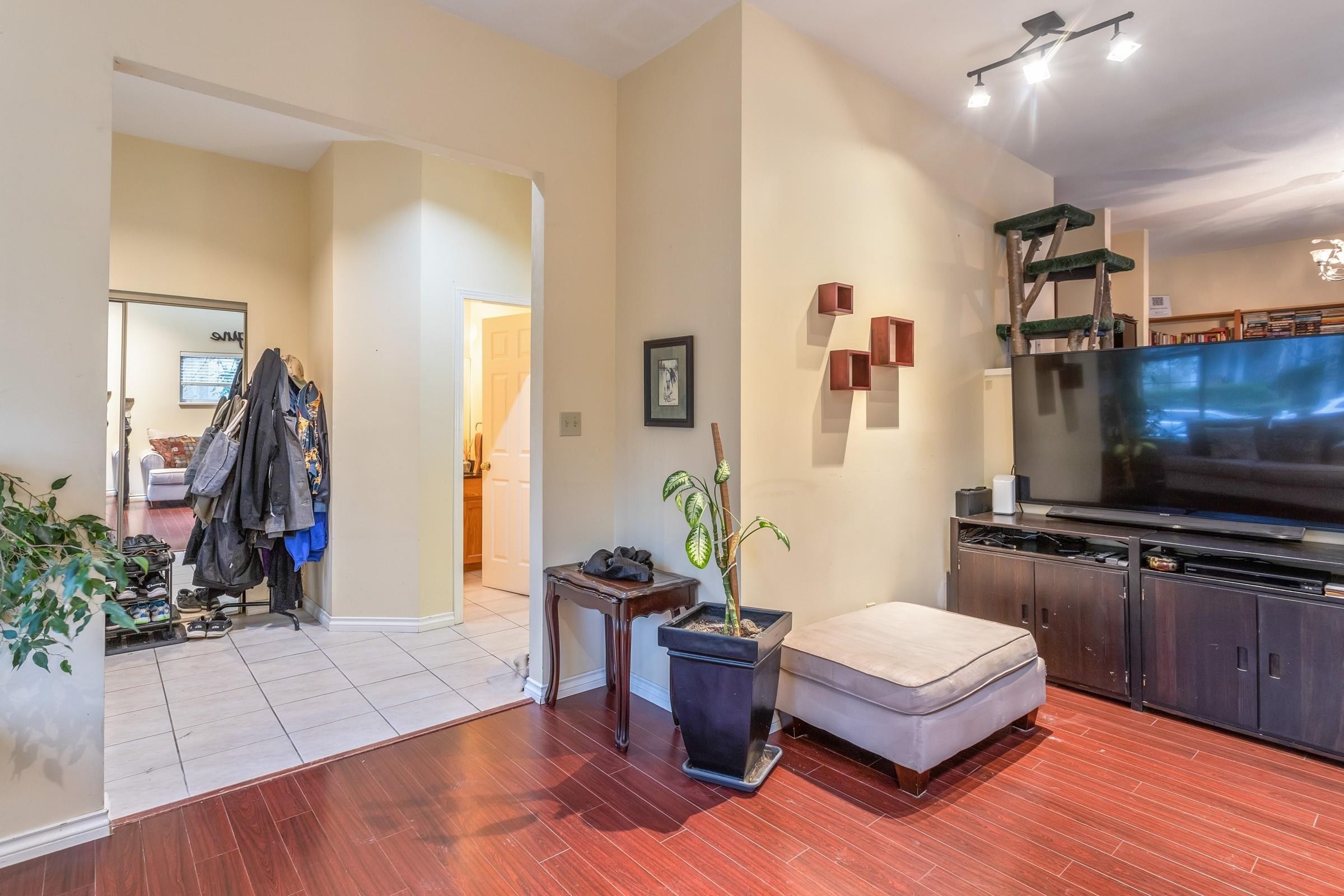 2586 8Th Avenue W, Vancouver, BC