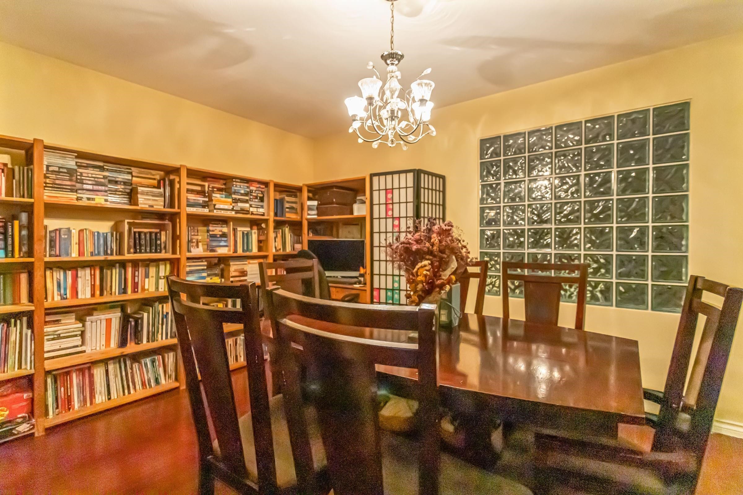 2586 8Th Avenue W, Vancouver, BC