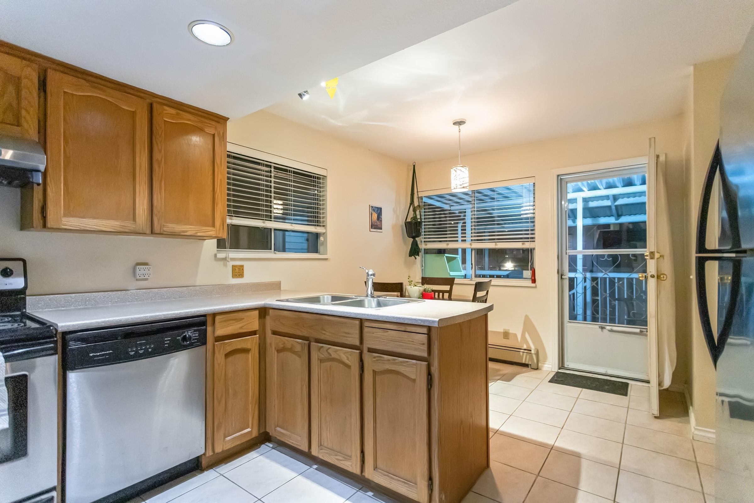 2586 8Th Avenue W, Vancouver, BC