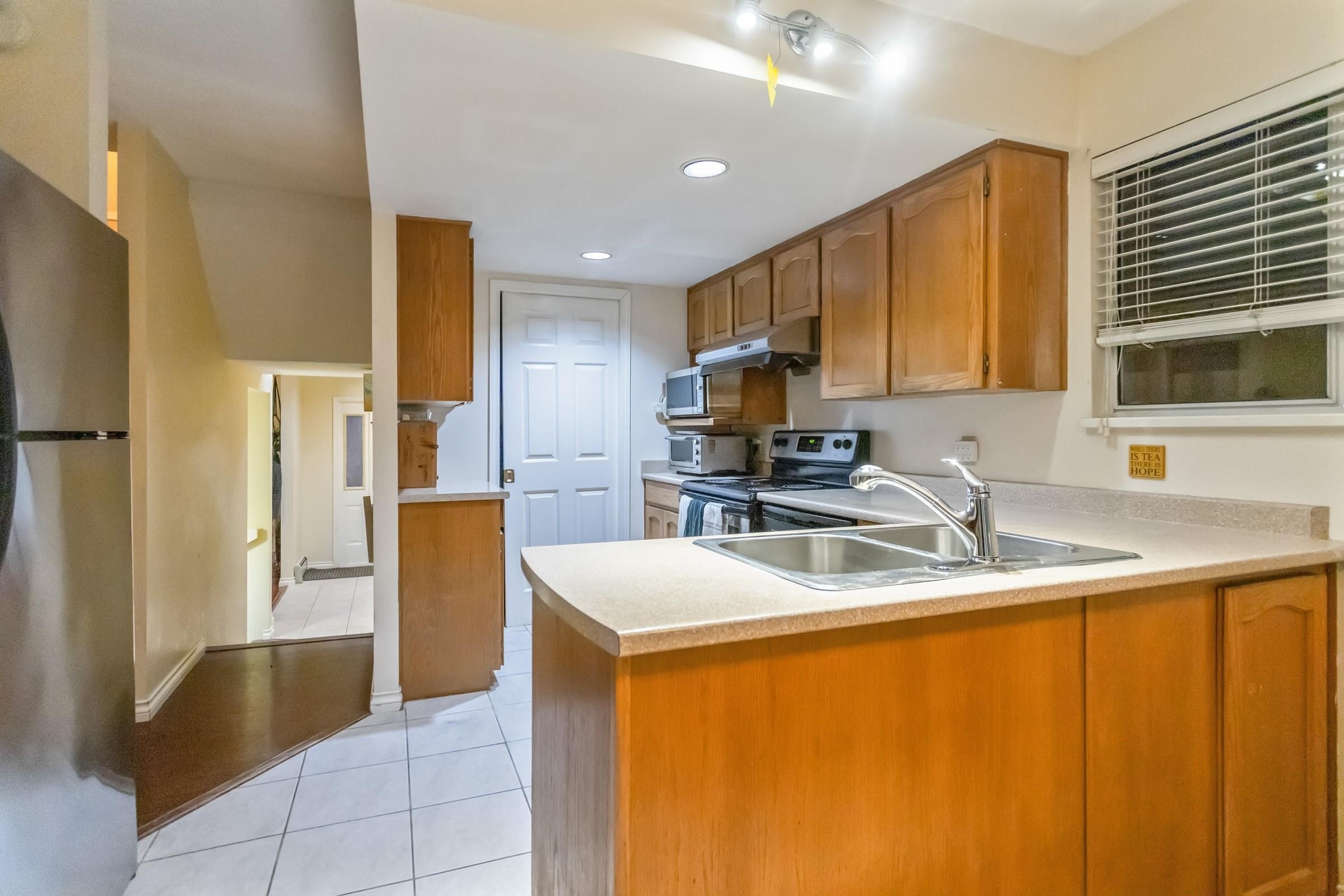 2586 8Th Avenue W, Vancouver, BC