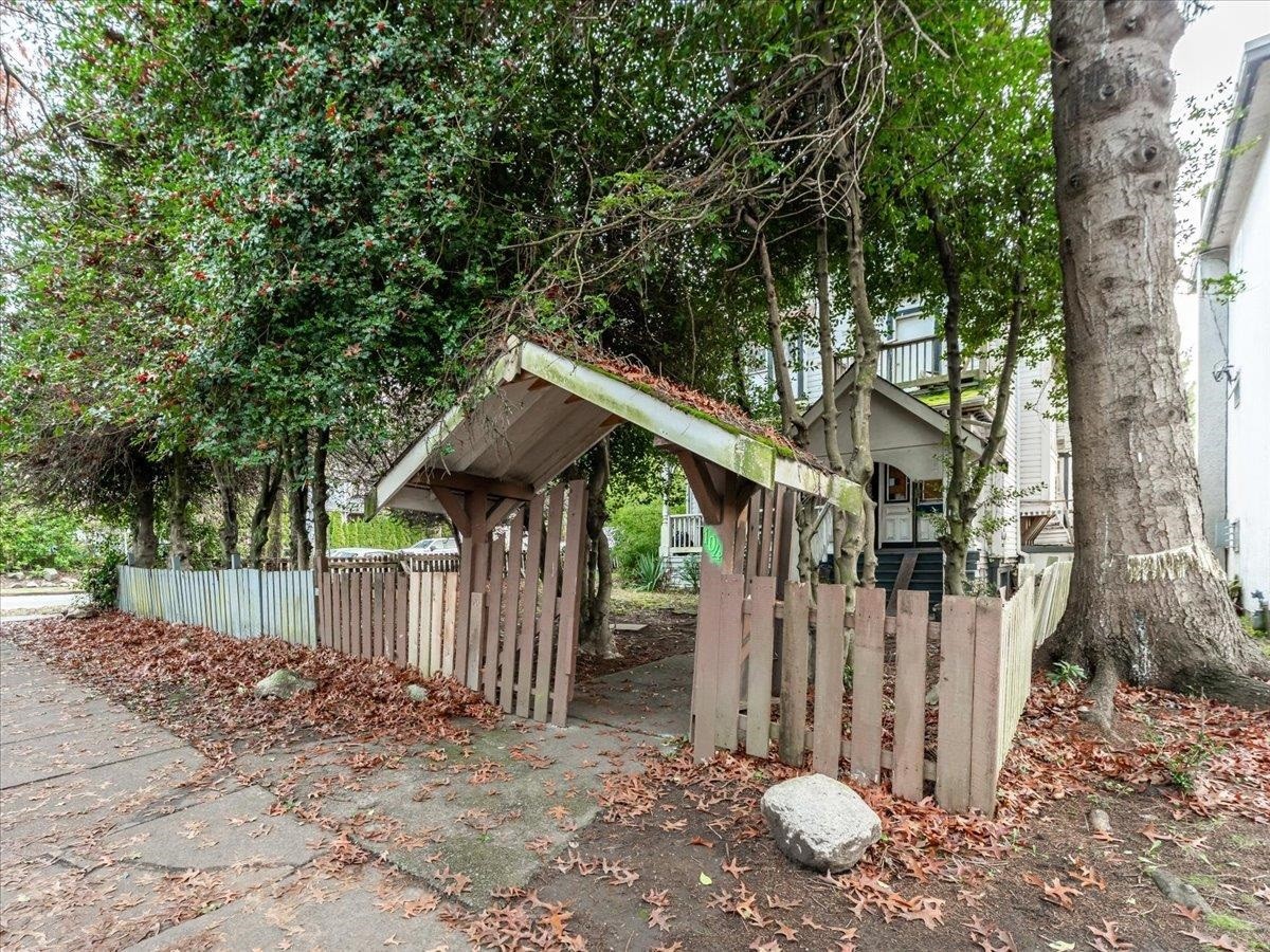 104 11Th Avenue W, Vancouver, BC