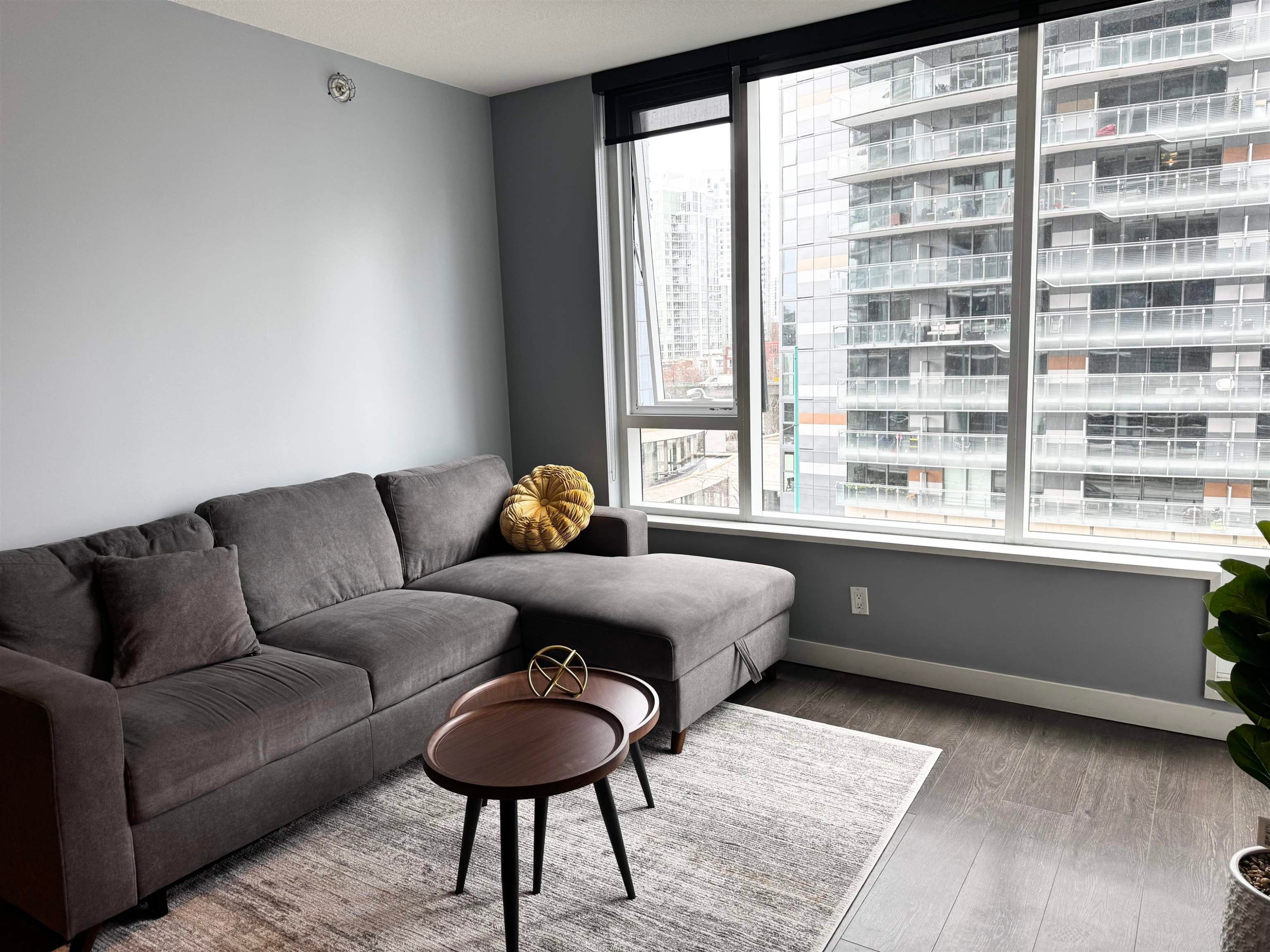 517-68 Smithe Street, Vancouver, BC