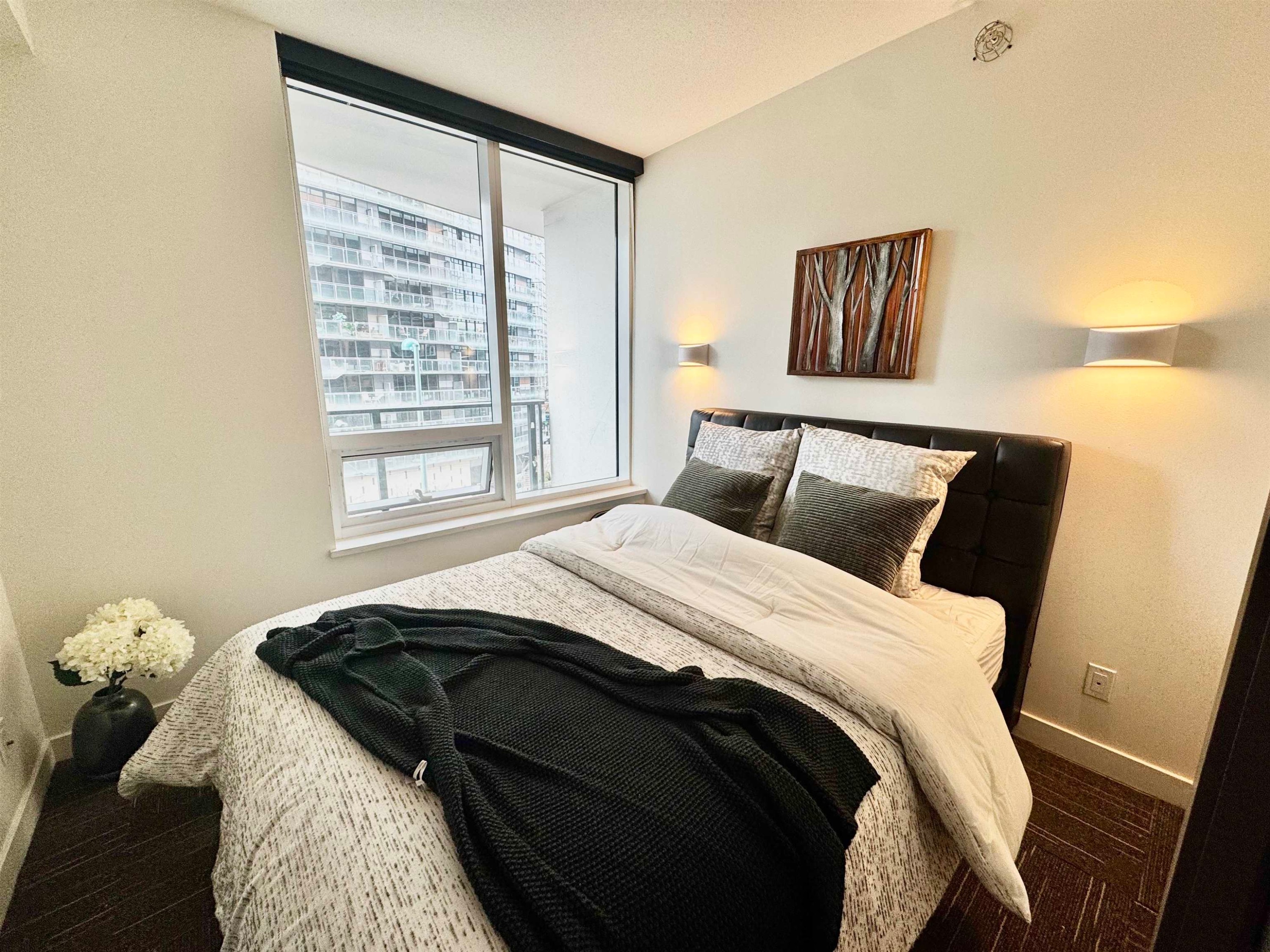 517-68 Smithe Street, Vancouver, BC