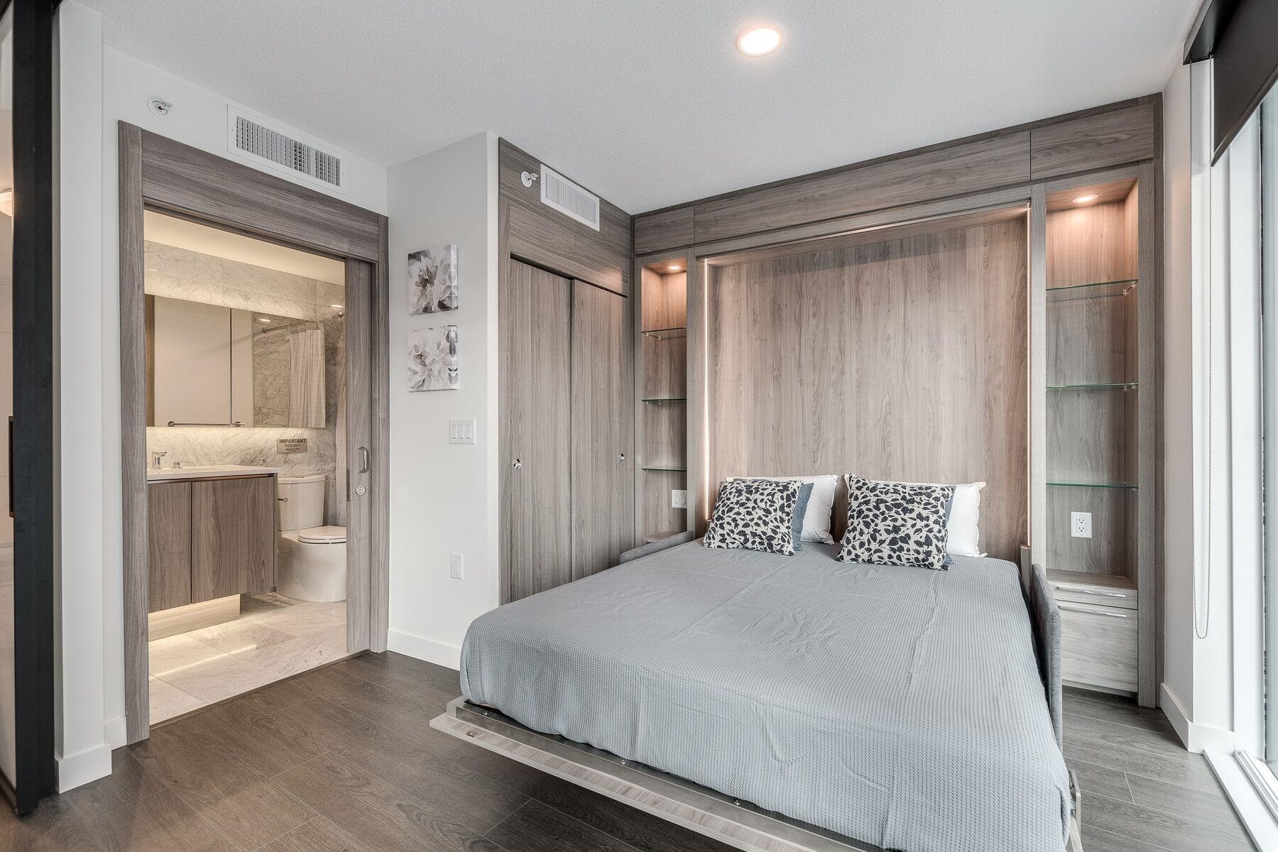 211-89 Nelson Street, Vancouver, BC