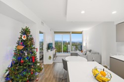 4704-3809 Evergreen Place Burnaby, BC V3J 0M1