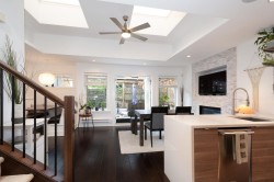 250 10th Street E North Vancouver, BC V7L 2E1