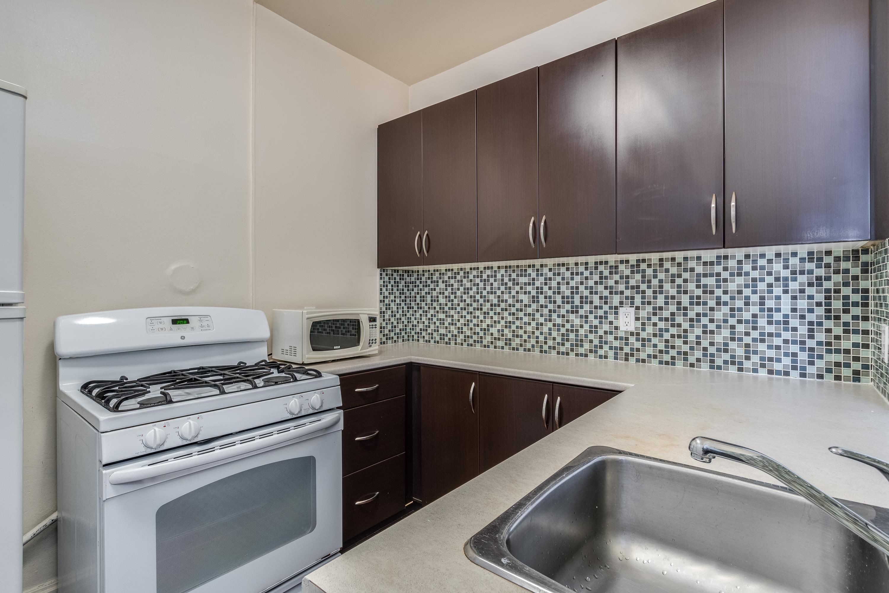 2-935 Jervis Street, Vancouver, BC