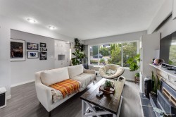 10 Stratford Avenue N Burnaby, BC V5B 1K9