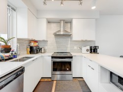 212-5355 Lane Street Burnaby, BC V5H 0H1