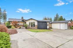 756 Shaw Avenue Coquitlam, BC V3K 2R8