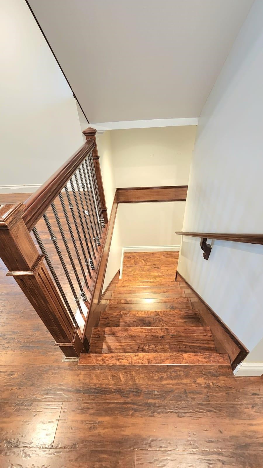 Main+Up-1391 61 Avenue E, Vancouver, BC