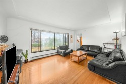 1371 Duthie Avenue Burnaby, BC V5A 2R5